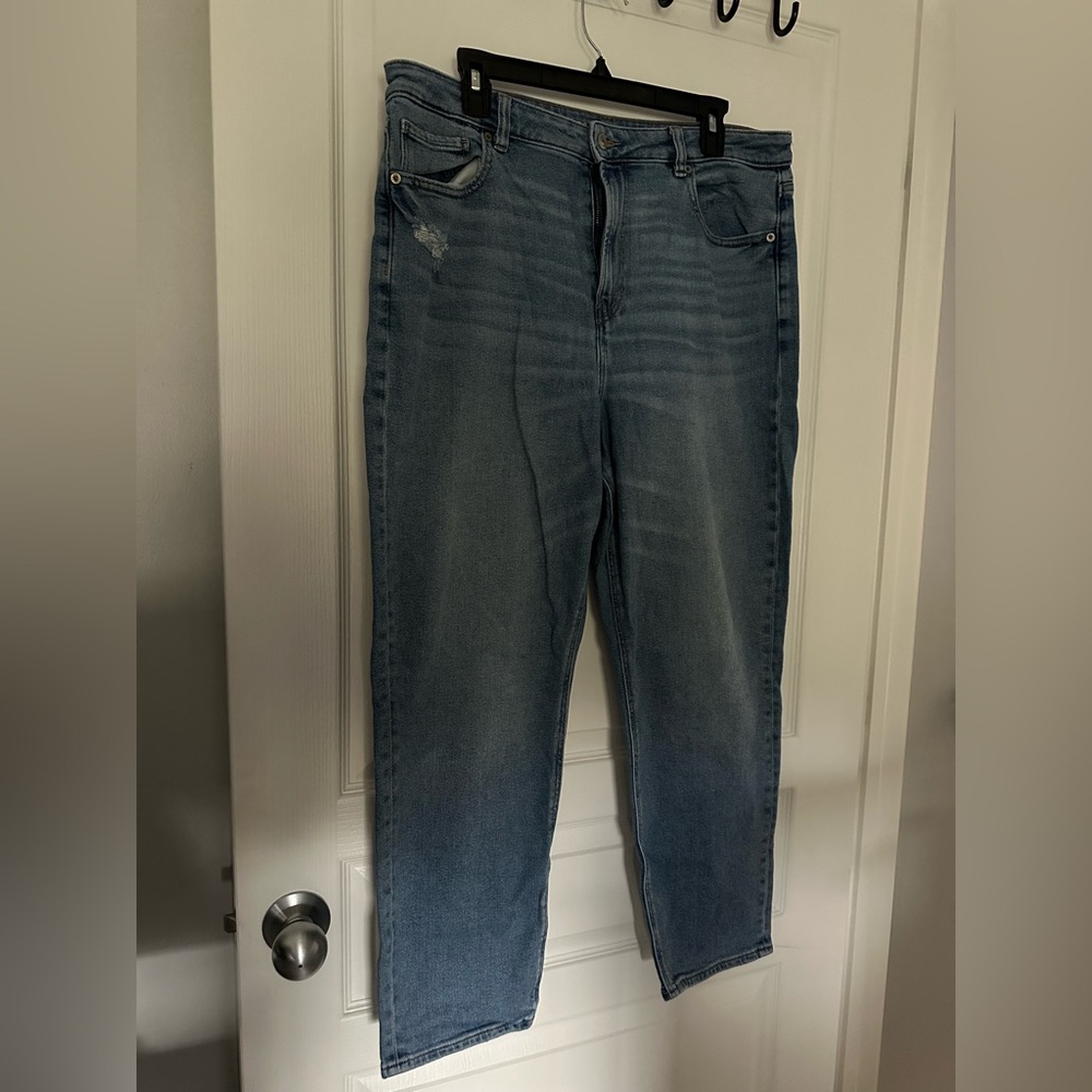 Light Blue American Eagle Mom Jeans